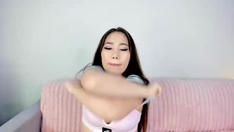 Mia online show from February 3, 1:04 pm