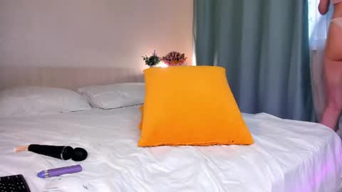 Emily  online show from May 6, 1:39 pm