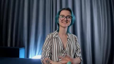 Mia online show from January 18, 9:24 am