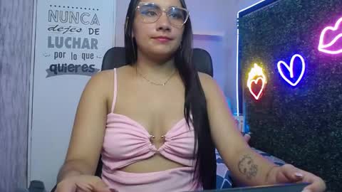 Maylin  online show from May 14, 2:54 am