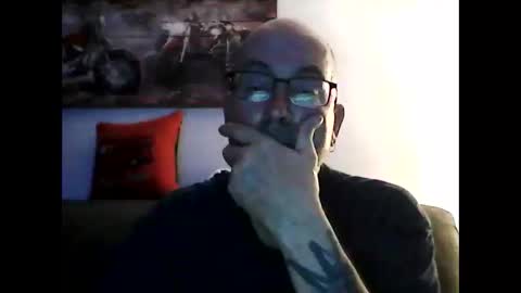 me at home online show from April 19, 3:40 am