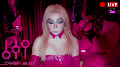 THE QUEEN ALPHA   Queen Medusa Prey online show from April 8, 7:11 am