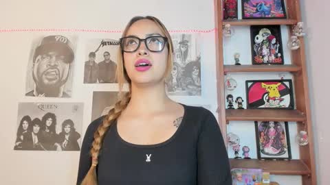 Snapshot of meeowlody chatting on October 8, 10:38 pm Emily online show from October 8, 10:38 pm