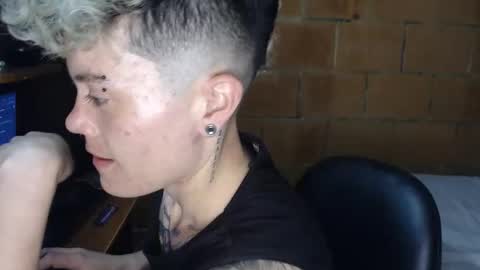 Megan and sophi online show from April 9, 3:21 am