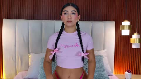 Carolina Paez online show from May 11, 12:23 pm