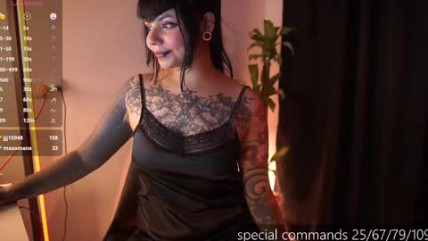 Snapshot of megan_evaans chatting on February 27, 1:41 am welcome guys   please  help me to reach 100 hands up Thanks  online show from February 27, 1:41 am