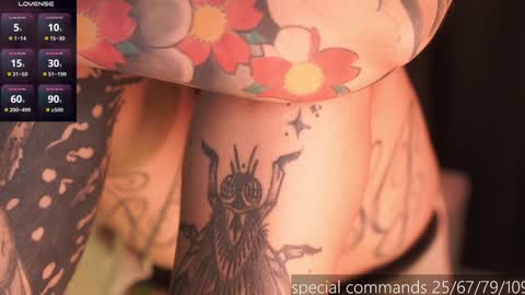 Snapshot of megan_evaans chatting on December 14, 9:56 pm welcome guys   please  help me to reach 100 hands up Thanks  online show from December 14, 9:56 pm