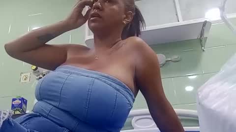 Snapshot of megan_greyxx chatting on October 18, 10:47 pm megan_greyxx online show from October 18, 10:47 pm