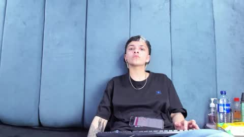 megan_thompsonn_ online show from May 13, 2:32 am