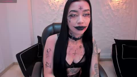 Megan Cross online show from November 1, 6:12 am