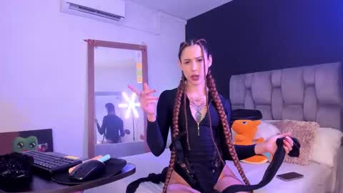 Emma Cyrus online show from February 28, 10:25 pm