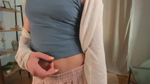 Elly online show from May 13, 7:51 am