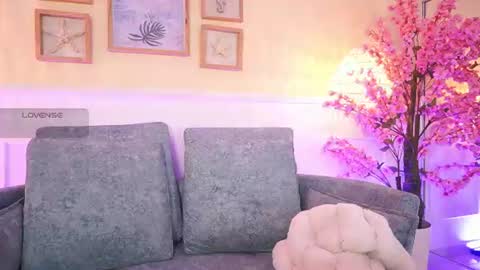 Megan Lowell online show from July 14, 11:37 am