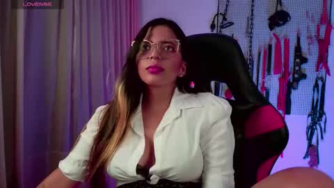 Snapshot of meggan_greey chatting on September 27, 7:33 pm Your best slave online show from September 27, 7:33 pm