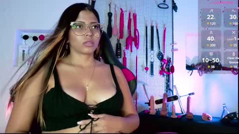 Snapshot of meggan_greey chatting on January 21, 10:08 pm Your best slave online show from January 21, 10:08 pm