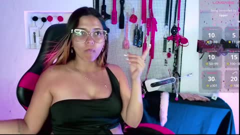 Snapshot of meggan_greey chatting on February 4, 11:38 pm Your best slave online show from February 4, 11:38 pm