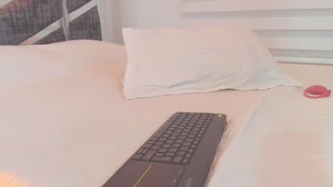 Snapshot of meghann_sweet chatting on September 24, 5:14 am meghann_sweet online show from September 24, 5:14 am