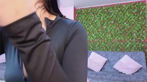 Mei online show from February 4, 8:24 pm