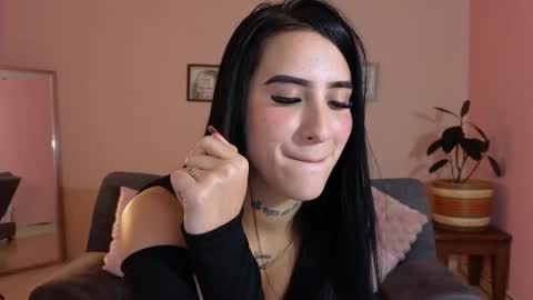 Snapshot of mei_naughtycat chatting on September 27, 1:20 pm Mei online show from September 27, 1:20 pm