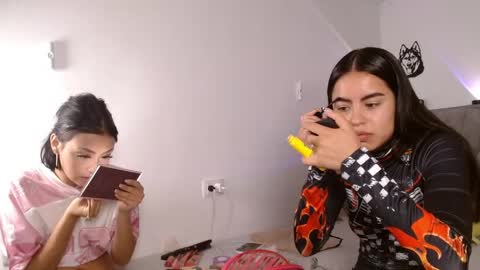 MELANI online show from April 15, 8:09 pm