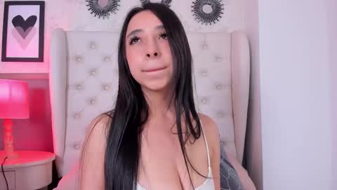 Snapshot of melanie__hills chatting on March 11, 5:35 pm Melanie online show from March 11, 5:35 pm