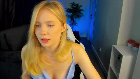 Snapshot of melanie_ryer chatting on October 18, 12:59 am Melanie online show from October 18, 12:59 am