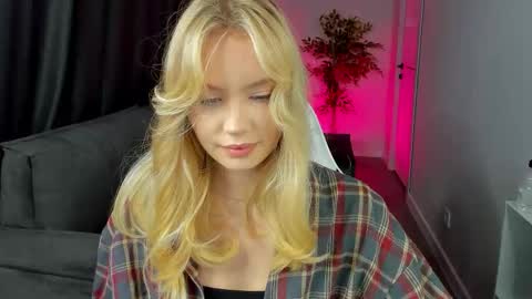 Snapshot of melanie_ryer chatting on October 21, 11:08 pm Melanie online show from October 21, 11:08 pm