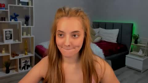 MelanieAlves online show from November 10, 6:54 pm