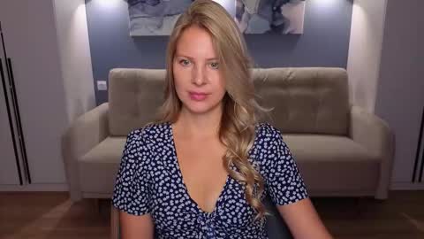 Melanie Bennett online show from September 26, 7:16 am