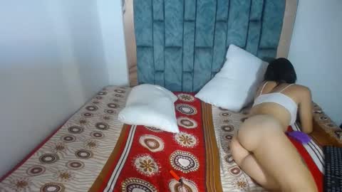 -- MELANNEE -- online show from September 26, 3:03 am
