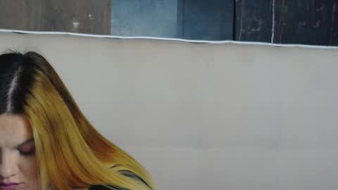 melanniebrown online show from December 2, 7:29 am