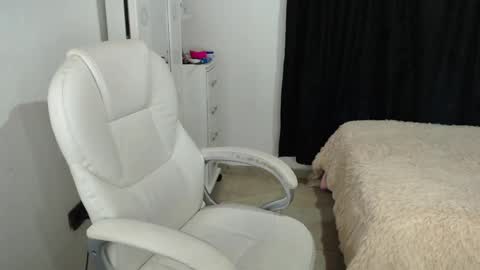 Snapshot of melanniegarzon chatting on February 4, 4:50 pm Melannie online show from February 4, 4:50 pm