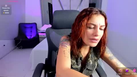 Snapshot of melanny_luv chatting on February 23, 10:31 pm MelanyLuv online show from February 23, 10:31 pm