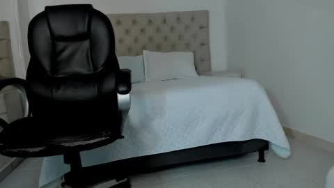 Snapshot of melanny_luv chatting on February 22, 2:50 am MelanyLuv online show from February 22, 2:50 am