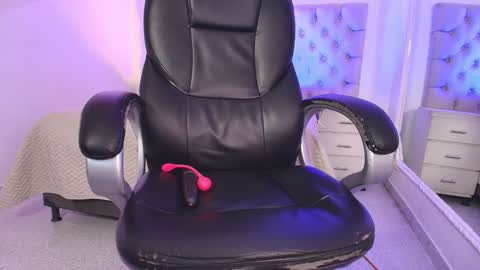 Snapshot of melanny_luv chatting on February 26, 1:36 am MelanyLuv online show from February 26, 1:36 am