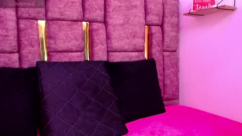 Snapshot of melany_garden chatting on October 6, 1:18 pm LAURA online show from October 6, 1:18 pm