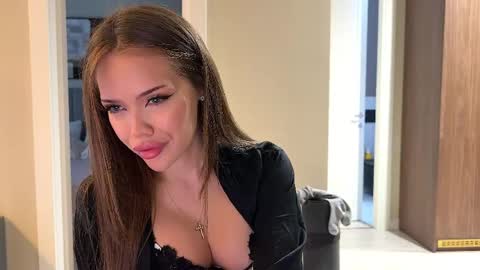 Adel online show from April 10, 3:28 pm