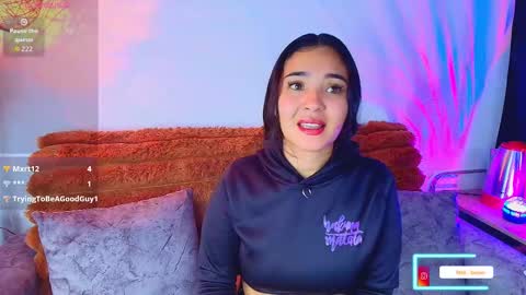    Independent model online show from November 7, 8:28 am