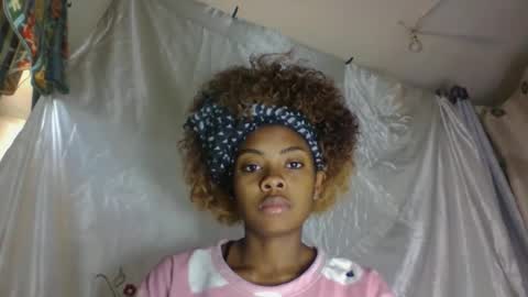 Snapshot of meliana98 chatting on October 16, 8:47 am meliana98 online show from October 16, 8:47 am