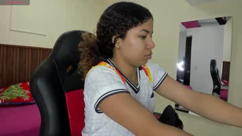 M E L I N A  online show from December 22, 7:31 pm