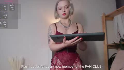 Snapshot of melinamonroe chatting on October 3, 3:59 am My name is Melina online show from October 3, 3:59 am