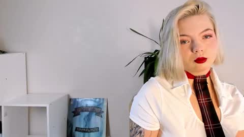 Snapshot of melinamonroe chatting on October 14, 3:20 am My name is Melina online show from October 14, 3:20 am