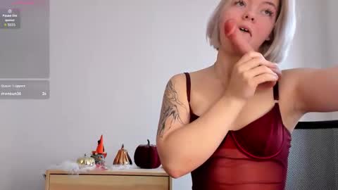 Snapshot of melinamonroe chatting on October 16, 3:50 am My name is Melina online show from October 16, 3:50 am