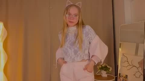 Alice - online show from April 9, 7:19 pm