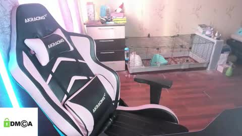 melisanilson online show from March 15, 6:29 am