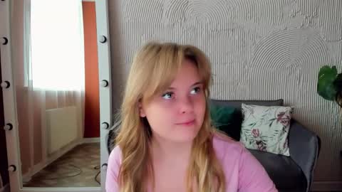 Snapshot of melissa_199 chatting on September 24, 7:26 am Sophia online show from September 24, 7:26 am