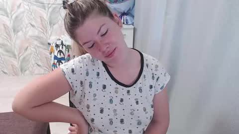 Melissa  Ray online show from September 25, 3:24 am