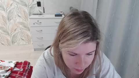 Melissa  Ray online show from November 17, 2:47 am