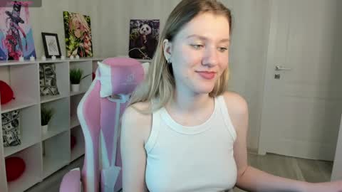 Snapshot of melissa_moooree chatting on March 12, 11:42 am melissa_moooree online show from March 12, 11:42 am
