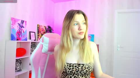 Snapshot of melissa_moooree chatting on February 28, 8:31 am melissa_moooree online show from February 28, 8:31 am